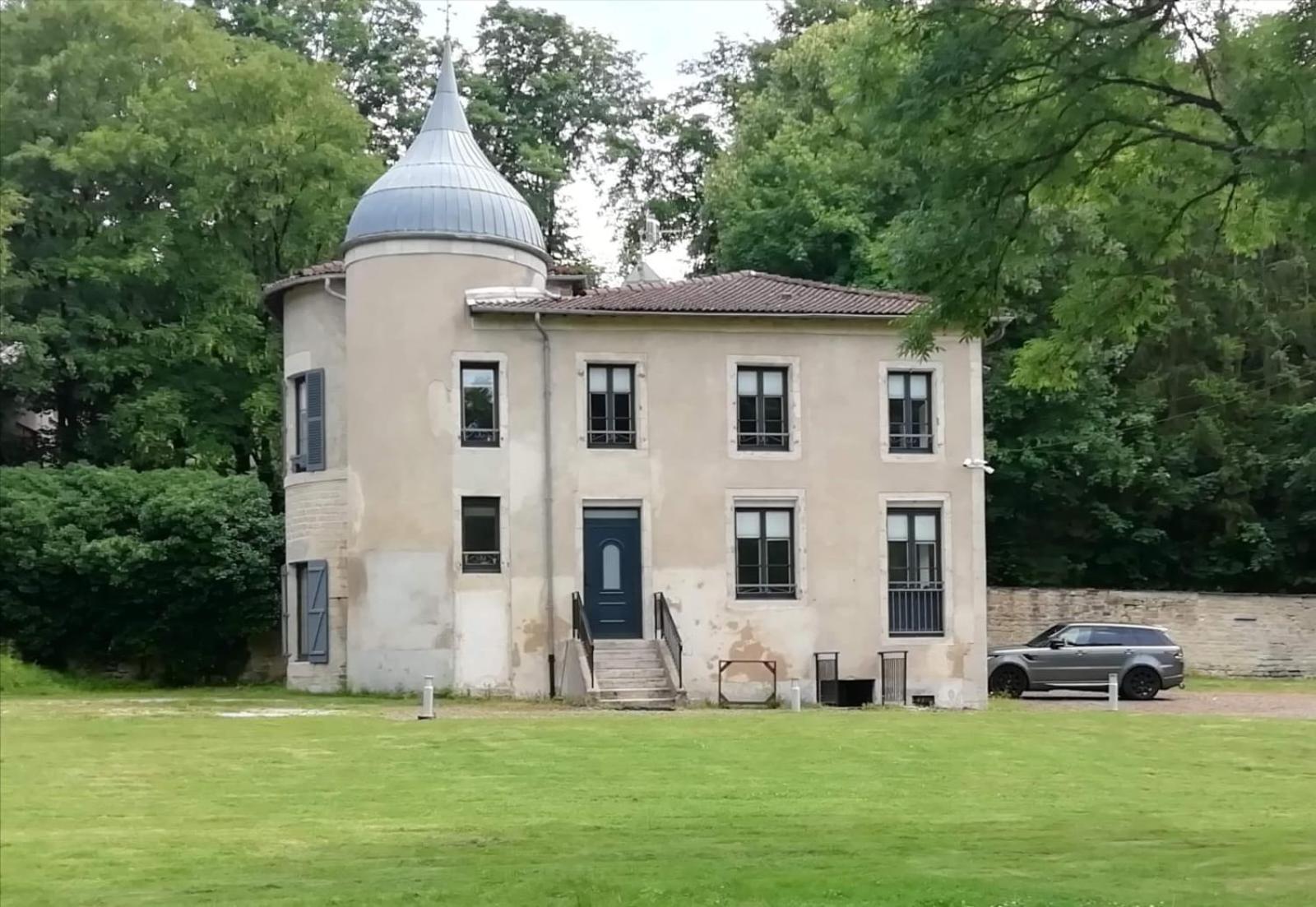 Lodge Hotel De Sommedieue Verdun エクステリア 写真
