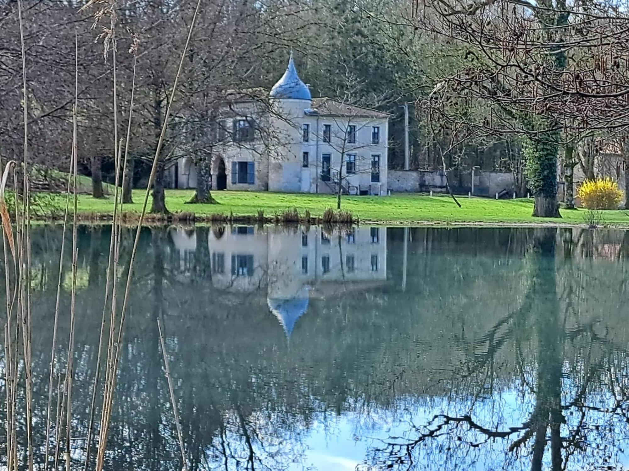 Lodge Hotel De Sommedieue Verdun エクステリア 写真