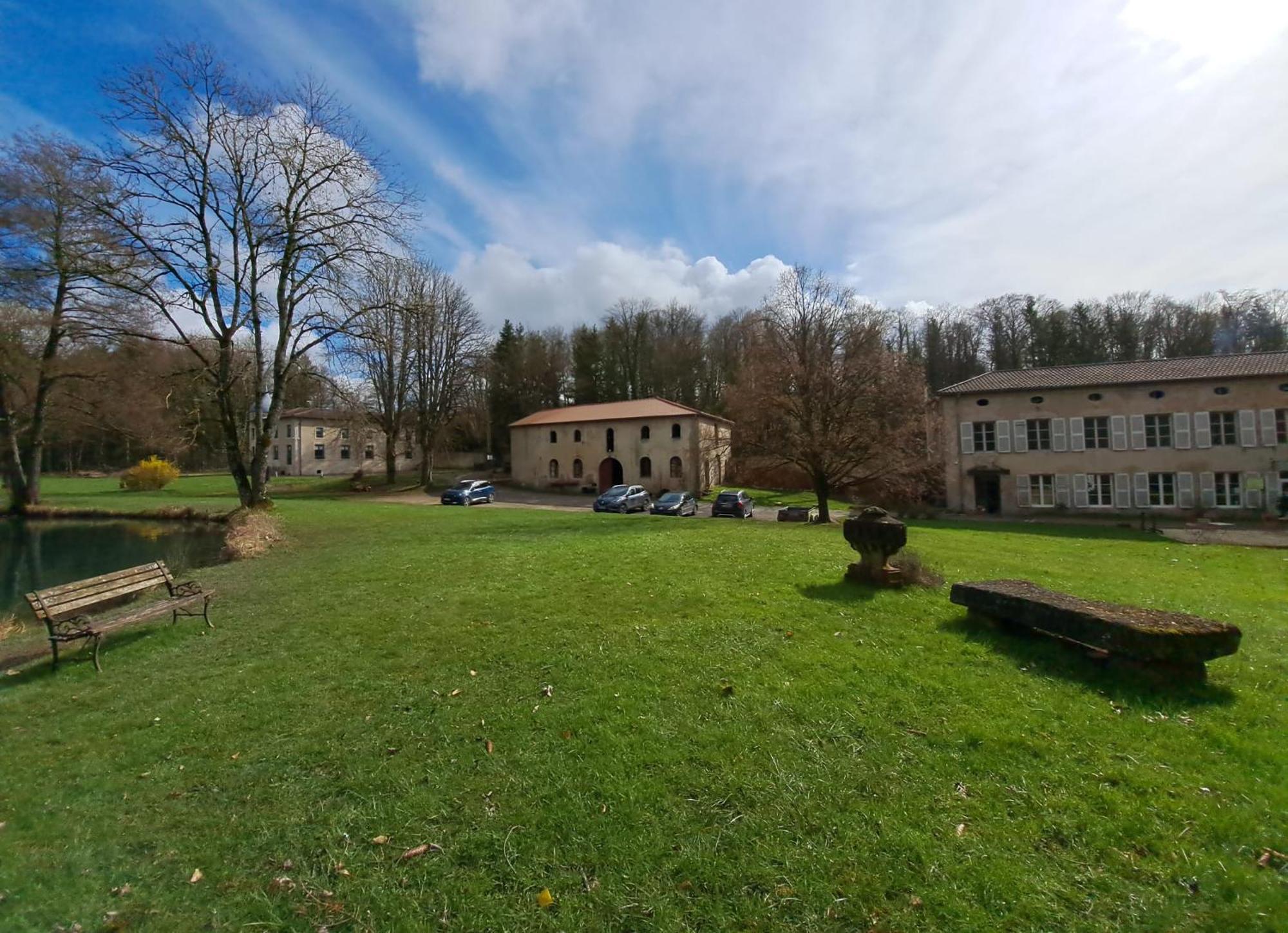 Lodge Hotel De Sommedieue Verdun エクステリア 写真