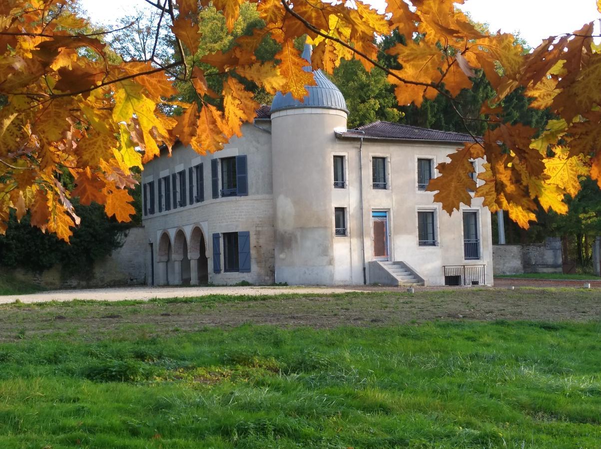 Lodge Hotel De Sommedieue Verdun エクステリア 写真